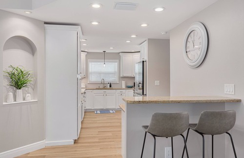 Tarpon Springs Casa | Heated Pool, mini golf, 1 minute from beach