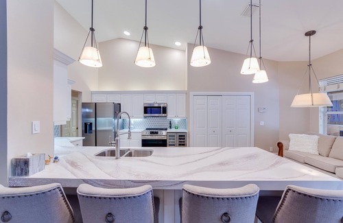 North Naples Casa | Heated Pool & Spa, Minutes from Beaches, Fifth Avenue, Mercato, and Water side.