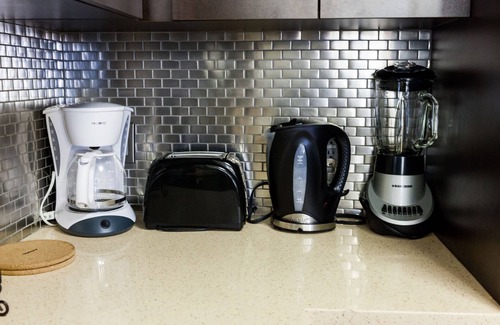 Hollywood Apartamento | Heaven on Hollywood Boulevard Furnished Apartments