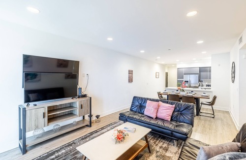 Hollywood Apartamento | Heaven on Hollywood Boulevard Furnished Apartments