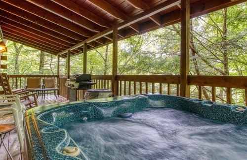 Gatlinburg Cabina | Heavenly Heights - Great Location! Close To All The Action! 2 Bedroom Cabin by Redawning