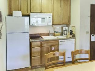 June Lake Hotel | Heidelberg Inn & Resort