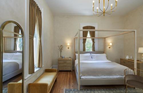 Downtown Hotel | Heights House Hotel