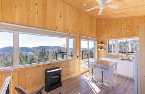 Lac Beauport Chalet De Esquí | HELIOS - Micro-chalet at Maelström (CITQ#304336)