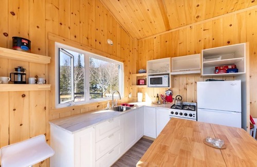 Lac Beauport Chalet De Esquí | HELIOS - Micro-chalet at Maelström (CITQ#304336)