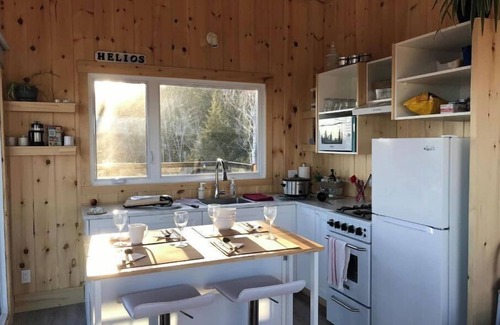 Lac Beauport Chalet De Esquí | HELIOS - Micro-chalet at Maelström (CITQ#304336)