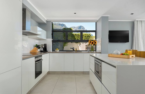 Camps Bay Villa | Hely Horizon