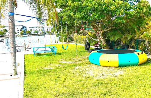 Cocoa Beach Alquiler De Eote | Hemingway's Hideout: A Sailboat Hotel