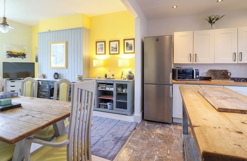 Rhiwbryfdir Casa | HENDRE, pet friendly, with open fire in Blaenau Ffestiniog