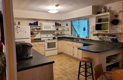 Clayton Casa | Henri's Place