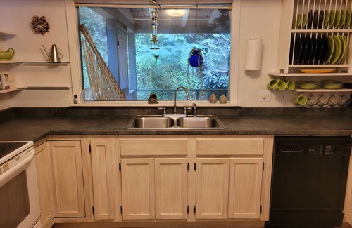 Clayton Casa | Henri's Place