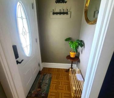 Hermosa Apartamento | Hermosa House apartment - Peaceful Quiet 3BR, Free Street Parking, Solar Powered, by Logan Square