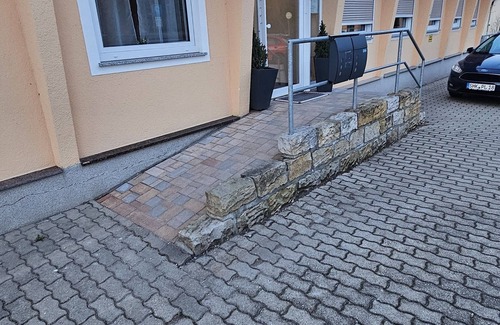 Bad Klosterlausnitz Apartamento | Herzlich Willkommen in der Ferienwohnung am Schwanenteich