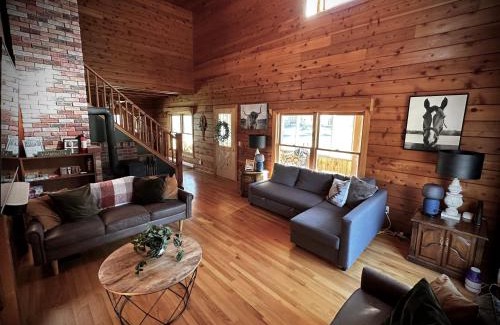 Barton Casa | HGTV Log Cabin near Lake Willoughby, Burke, Jaypeak ang Kingdom Trails