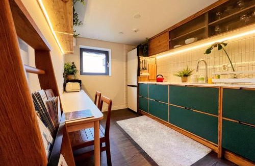 Heukseok-dong Casa | HHZib, homestay on a hill in the heart of Seoul - 'BEST SEOUL STAY 2024-25' by Seoul