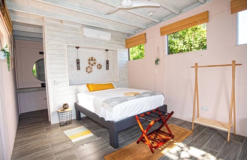 Calibishie Complejo | Hibiscus Caribbean Garden suite with pool