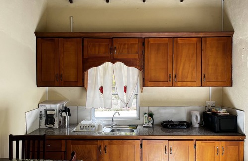 Calvigny Cabaña | Hibiscus Cottage Cheerful Home