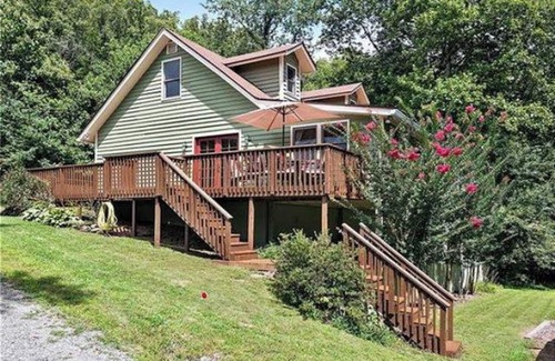 Gerton Cabina | Hickory Nut Hideaway by AvantStay | Mountain Views