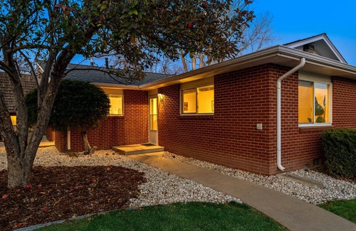 University Acres Condominio | Gema oculta cerca del casco antiguo, barbacoa y bicicletas!