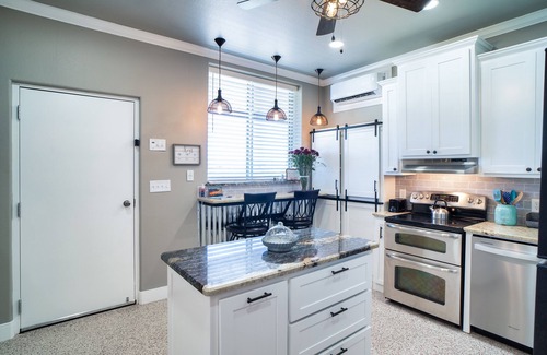 Amarillo Casa | Hidden Hideaway with a View (Close to I-40/City) - Safe & Away from the Hotels