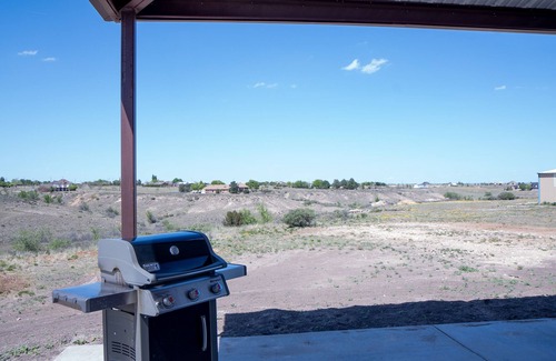 Amarillo Casa | Hidden Hideaway with a View (Close to I-40/City) - Safe & Away from the Hotels