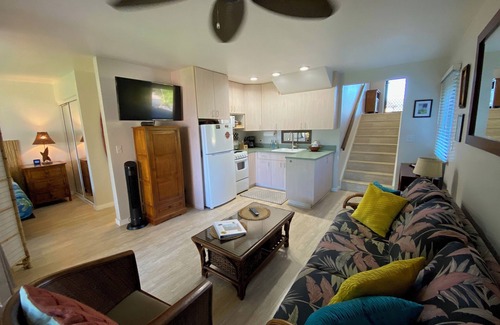 Punaluu Condominio | Hidden Tiki Ohana at Punalu'u Black Sand Beach with ocean views, near Volcano National Park