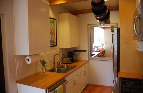 Middletown Villa | Ocultos Villa- Un paraíso escondido con un hermoso patio con jardín amueblado