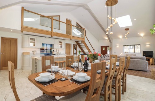 Pilning Cabaña | HIDDEN WELL, family friendly, luxury holiday cottage in Aust