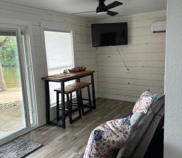 Sunrise Beach Casa | Hideaway on the lake!