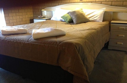 Bright Hotel | High Country Motor Inn