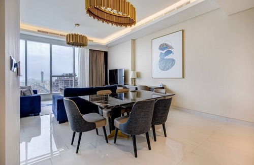 Dubai Media City Apartamento | High-Floor 2BR Apartment with Stunning City Views at Avani+Palm View Dubai