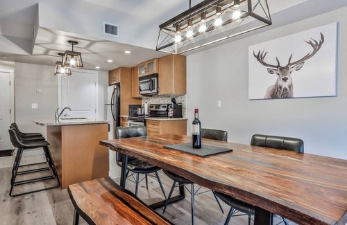 Dead Man's Flats Condominio | Multi level 2 BR/2Bath luxury retreat + hot tub