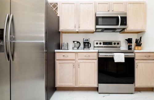 Westbury Casa | High Point Oasis - 4 BDR For 8