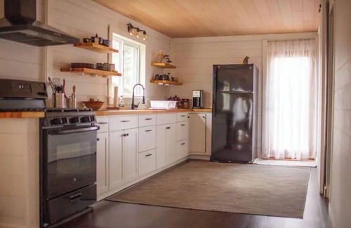 Southmont Cabina | High Rock lakefront escape-dock, firepit, kayak, paddle board, fishing, swimming