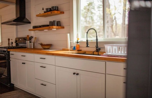 Southmont Cabina | High Rock lakefront escape-dock, firepit, kayak, paddle board, fishing, swimming