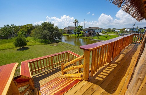 Hitchcock Cabina | Highland Bayou Sup and Kayak Palapa
