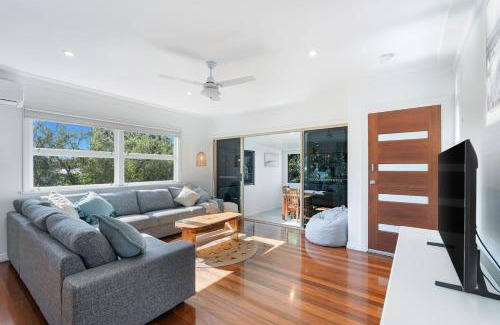 Urangan Casa | 'Highview' Queensland Coastal Charm steps from Beach