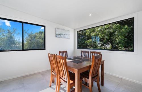 Urangan Casa | 'Highview' Queensland Coastal Charm steps from Beach