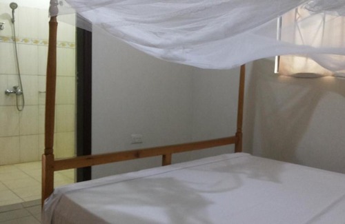 Nebbi Hotel | Highway Motel