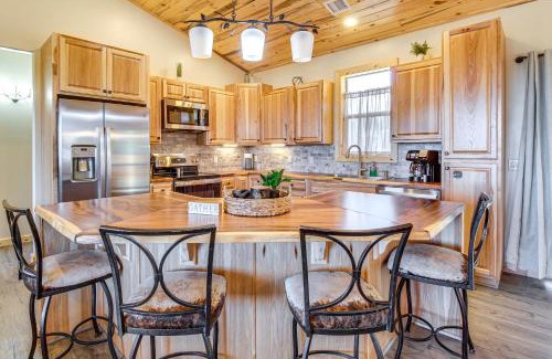 Heber Casa | Hike and Snow Play! Overgaard Home with Fireplace