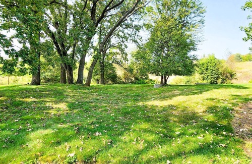 Mineral Point Cabaña | Hike/Bike/UTV-Cheese Country Trail Stay