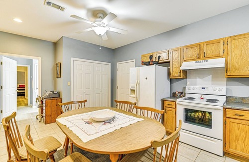 Edinburg Casa | Hike & Fish: Family-Friendly Louisville Home