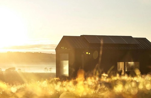 Hallston Casa | Hike to your Off-Grid Cabin Deep in Nature - Santi