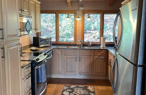 Hendersonville Cabina | Hiking, Biking & Mountain Retreat! Minutes to DuPont & Pisgah Nat’l Forrest!