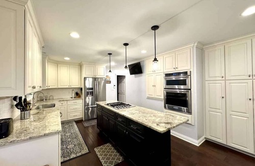 Southern Homes Casa | Hill Valley Hideaway Retreat