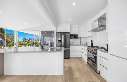 Scarness Casa | Hillcrest House A Poolside Retreat on the Coast