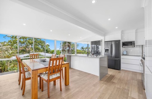 Scarness Casa | Hillcrest House A Poolside Retreat on the Coast