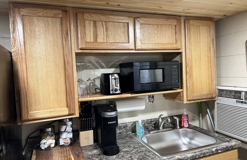 Jasonville Cabina | Hillenbrand Hideaway- perfectly located!