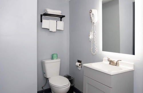 Hillsboro Hotel | Hillsboro Inn & Suites