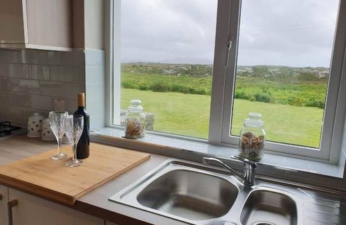 Clifden Chalet De Esquí | Hillside House - capacidad para 4 personas en 2 habitaciones